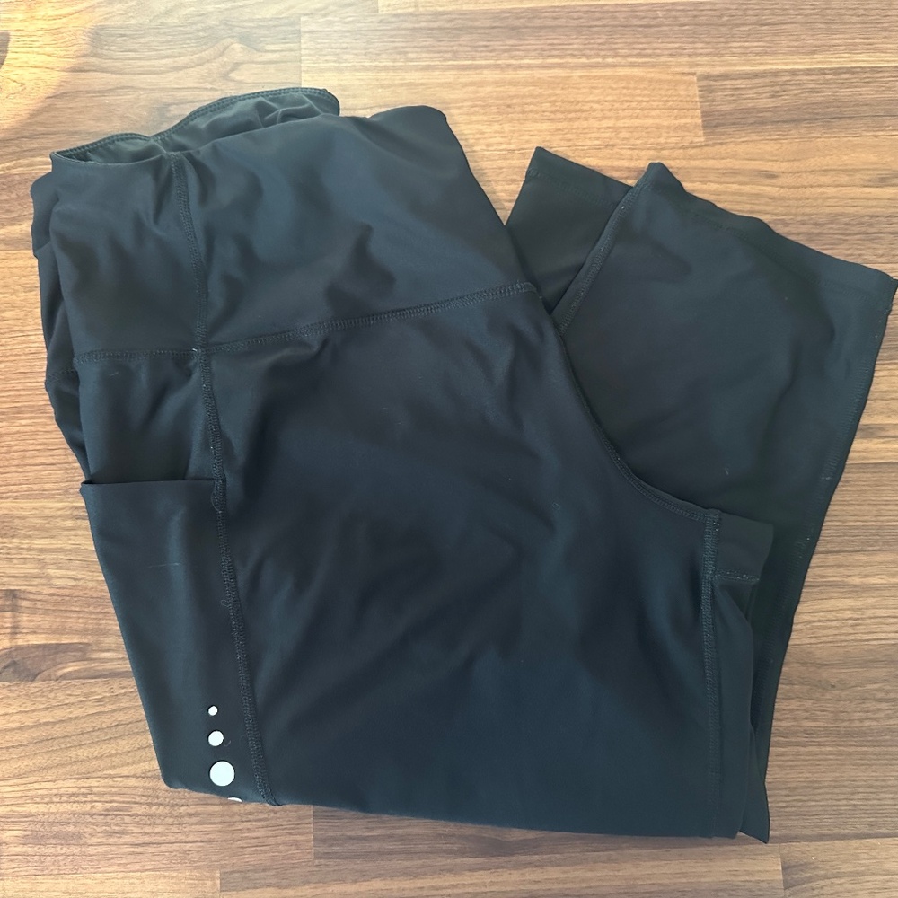 Xersion Black Capri Workout Leggings - 2X